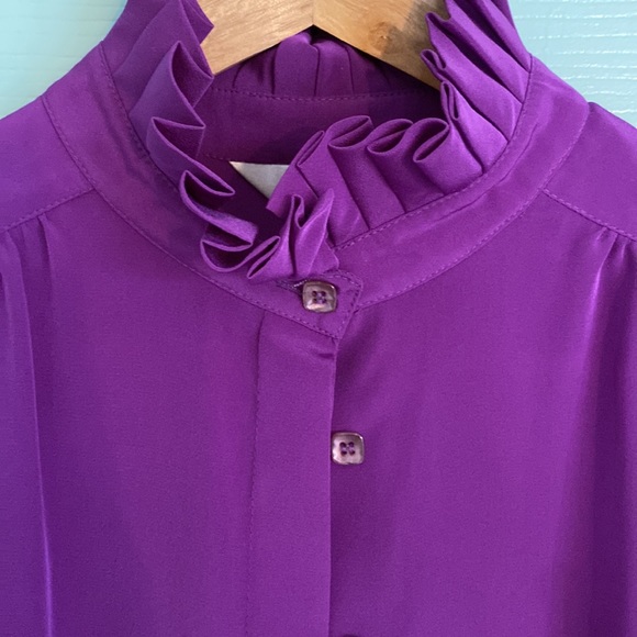 ST. JOHN royal purple high neck blouse with covered buttons & ruffle detail - Picture 4 of 12